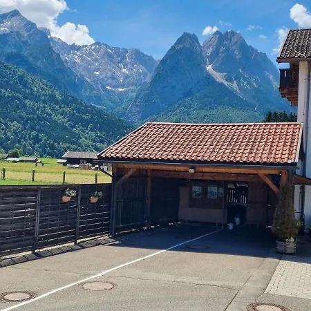Haus Kreuzeckwiese - Self Catering דירה